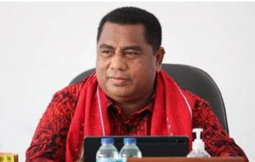 Ketua DPRD Maluku Benhur Watubiun